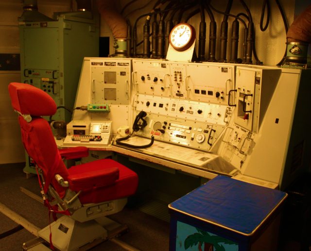 Minuteman_III_Launch_Control.JPG
